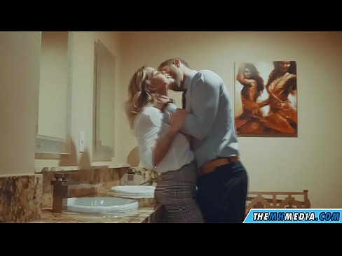 ❤️ Kai krūtininga blondinė vilioja tave viešajame tualete ❤️ Namų porno prie mūsų ❌️